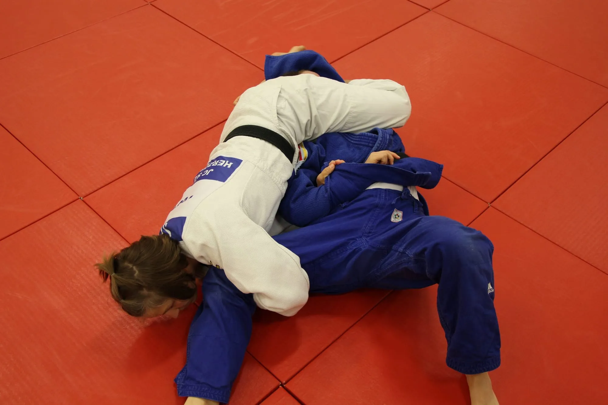 Sankaku-osae-gatame